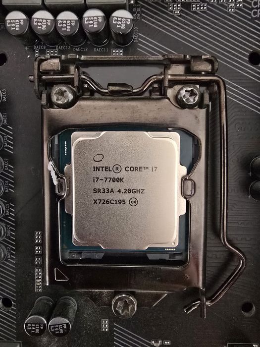 I7 7700k + Z270x-GAMING 5 + 8GB DDR4