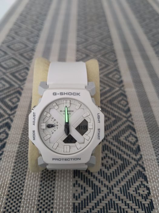 Ofertă Ceas Casio G-shock GA-2300-7AER!