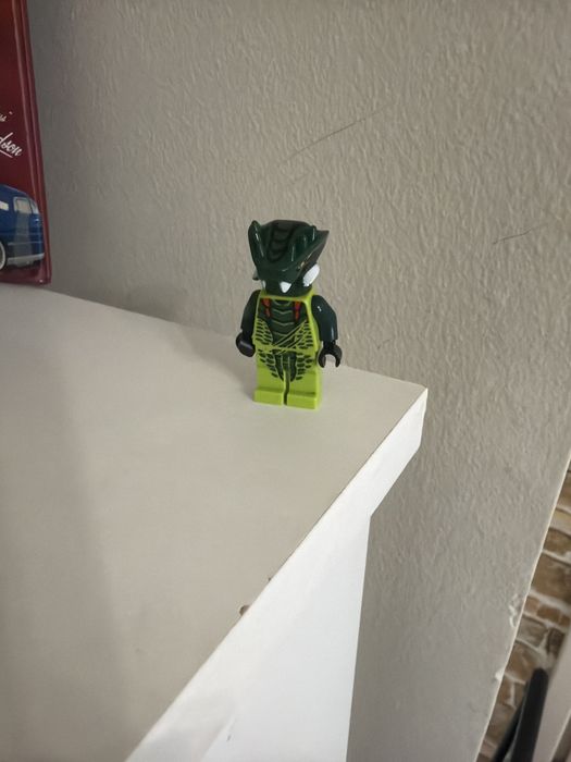 Фигурка на змия