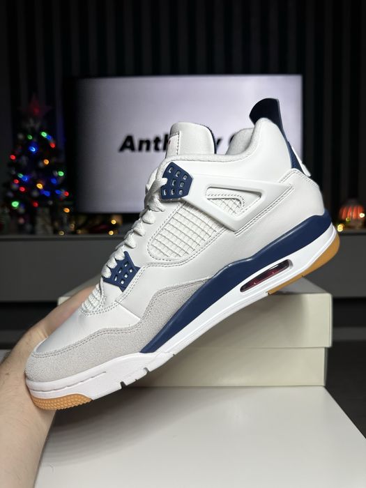 Jordan Retro 4 SB - Navy