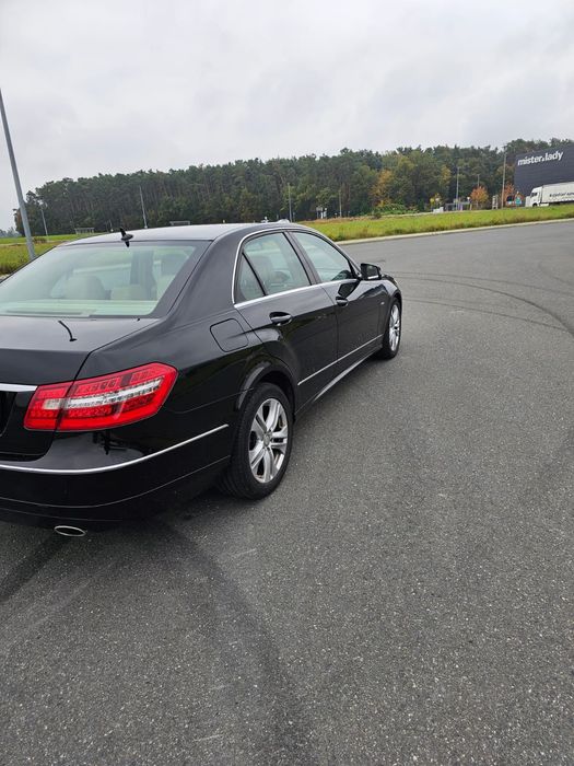 Vând Mercedes-Benz E-Class