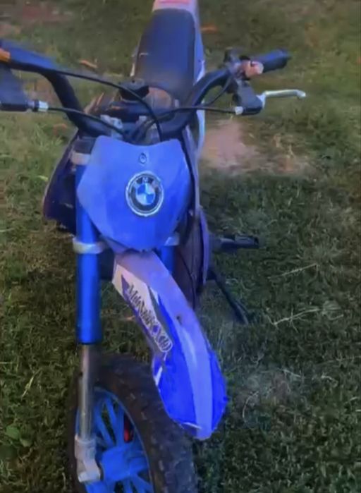 Vind mini cross porneste dar nu are demaro i cade lantul il 250lei neg