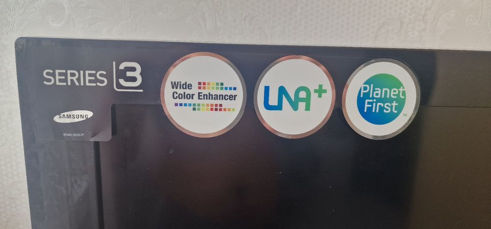 Телевизор "Samsung" диагональ 80см. Новый.