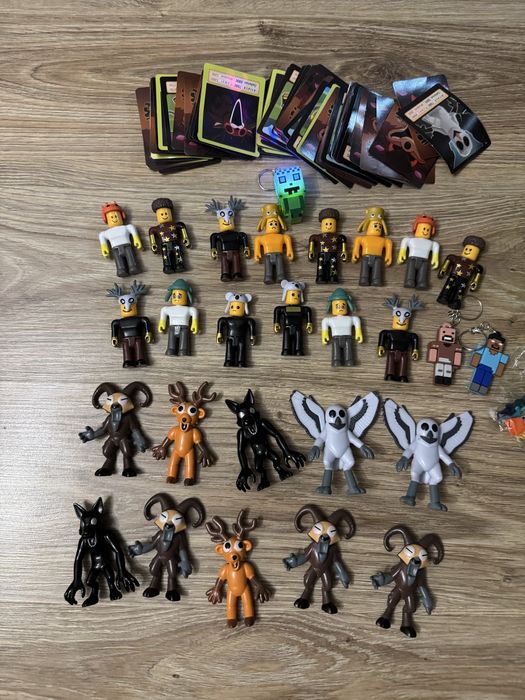 Продам набор игрушек ROBLOX и Minecraft