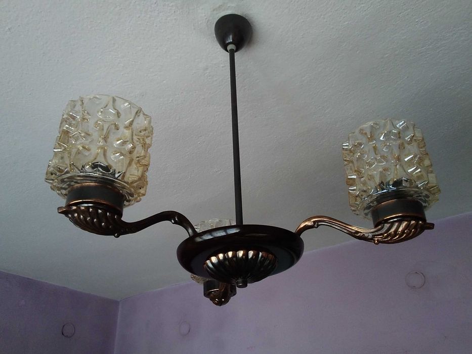 Продавам полилей тройка с медни орнаменти