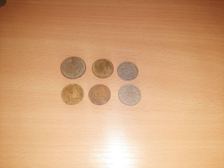 Продавам стари монети