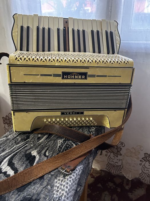 Se vinde acordeon  perfect functionabil