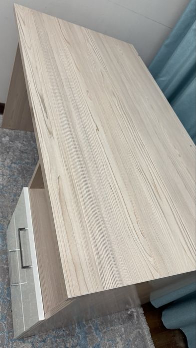 Угловой шкаф и письменный стол