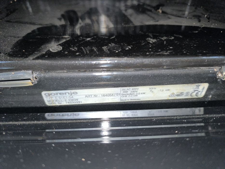 Свободностояща Печка Gorenje Е235VV с чугунени котлони.