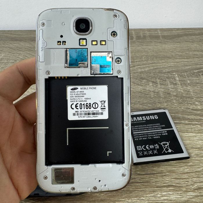Samsung Galaxy S4 GT-I9505 – за части или ремонт