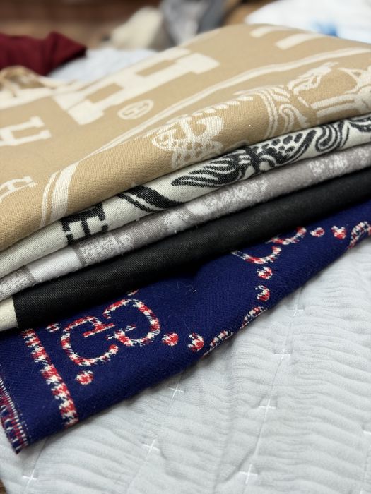 Все одежды 1500продается все шарфы