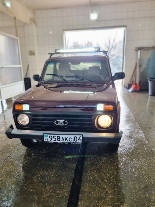 Автомобиль нива 2121