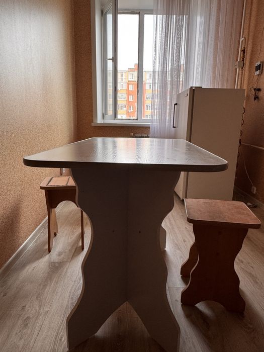 Продам кухонный стол