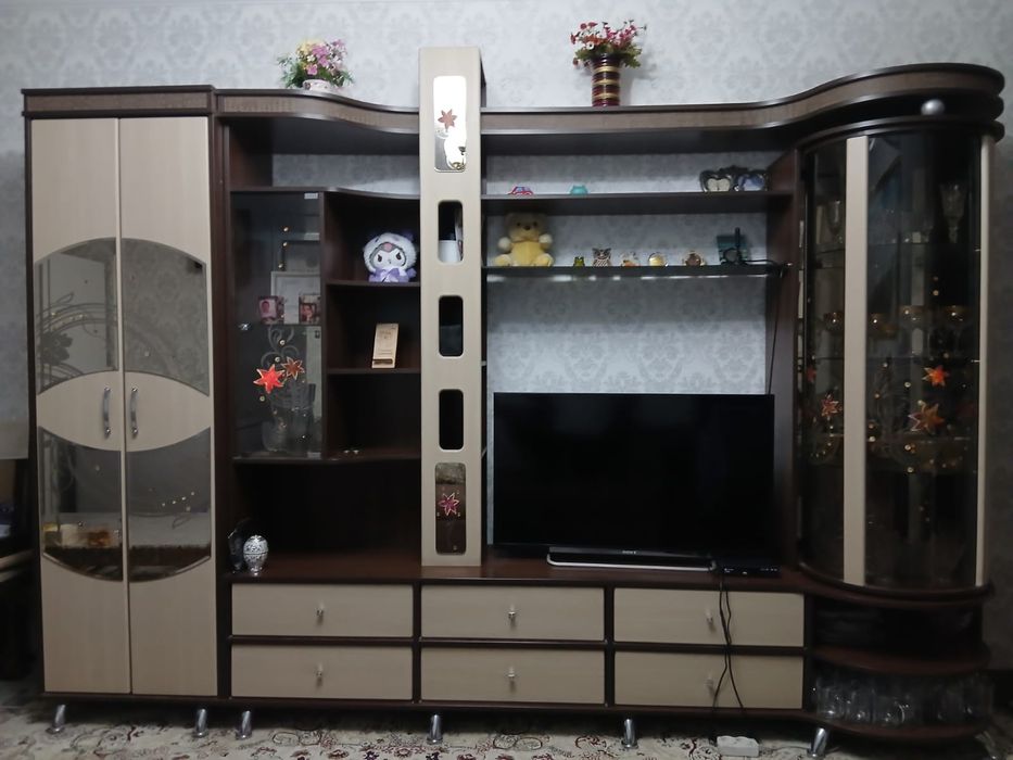 Сррчно шкаф гостиный 90000торг