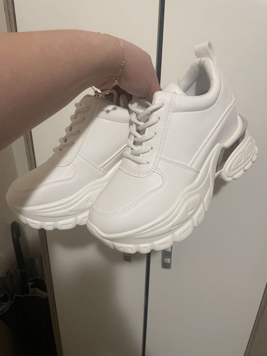 Оригинални маратонки Адидас 50 лв и подарък