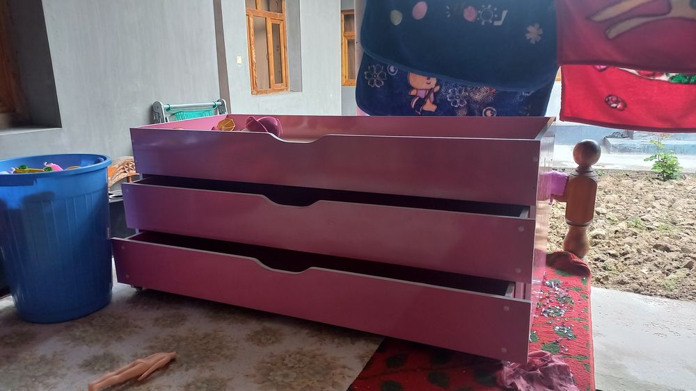 Tortmali 3 etajniy kravat sotiladi