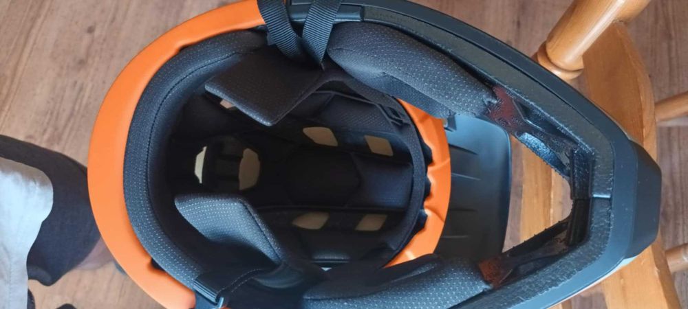 Нова каска Lixada Размер М