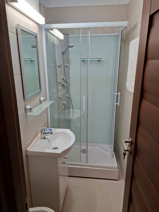 Inchiriez garsoniera vis a vis de Athenee Palace nou renovata si mobil