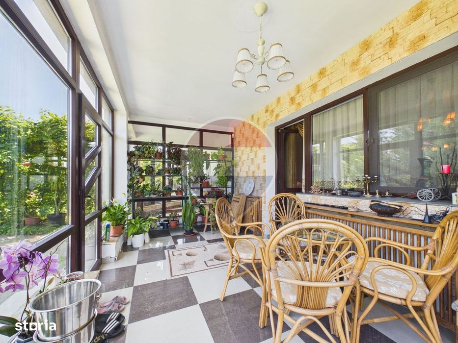 Vilă 10 camere + spațiu comercial | teren 1.300 mp | Otopeni 23 August