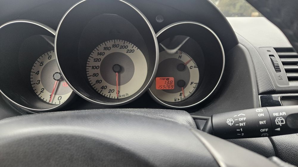 Mazda 3  an 2008 1.3 benzina