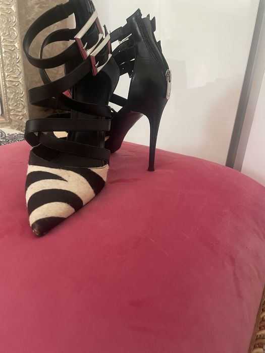 Черно бяло обувки 38-ми номер естествена кожа Guess