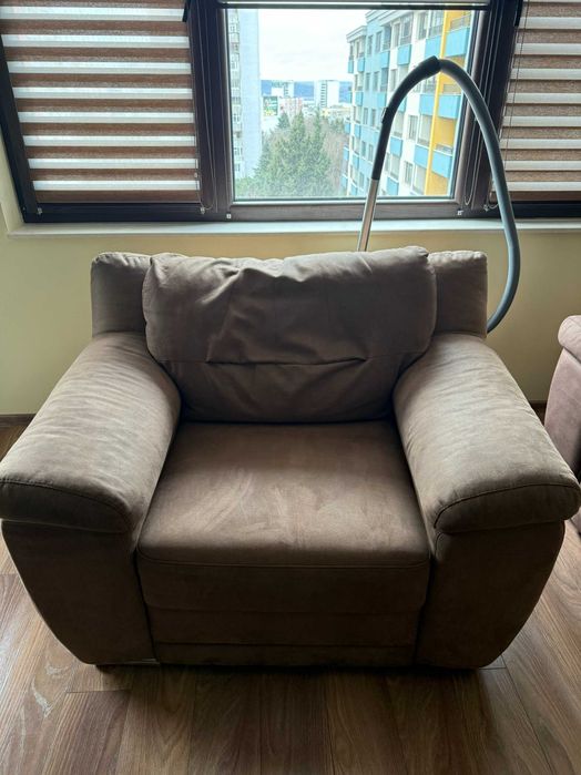 Диван и фотьойл-използвани, цвят-кафяв