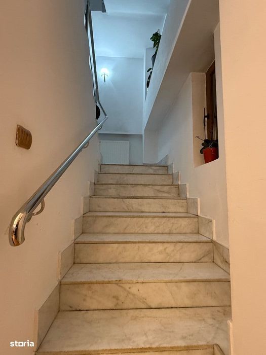 Vilă de Vânzare
