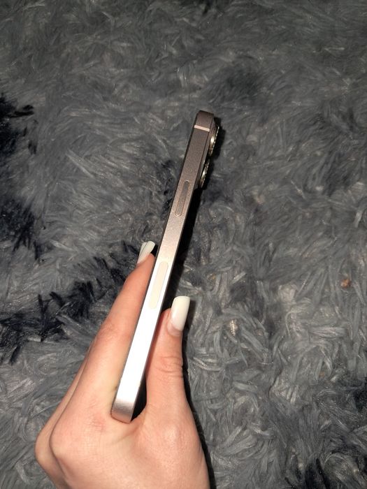 Продам айфон 13 128