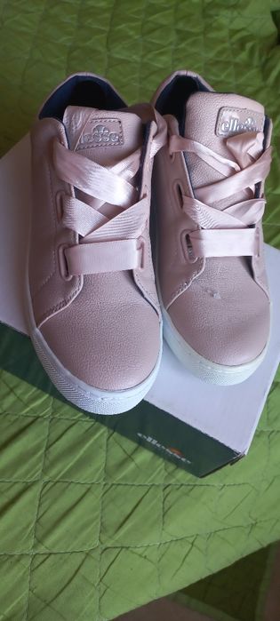 Vând adidași damă Ellesse
