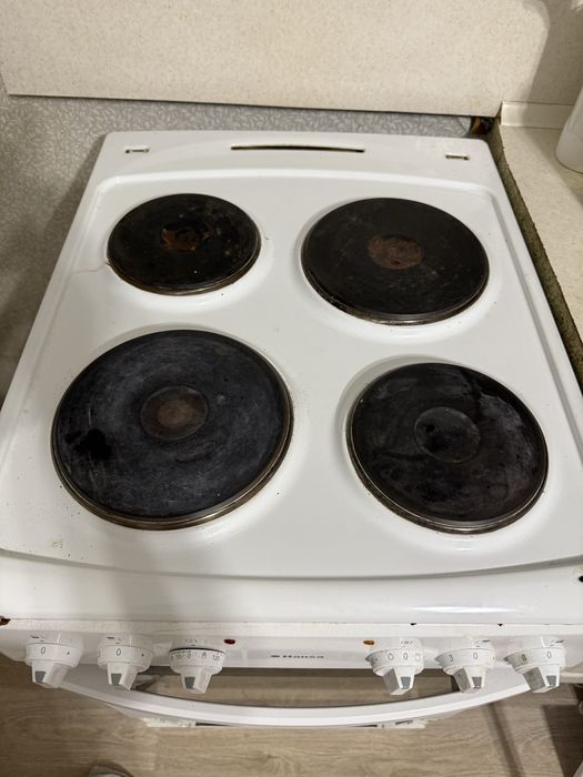 Электроплита hansa в рабочем состоянии