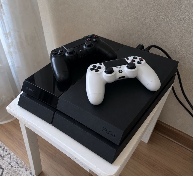 PS4 Fat 512GB + 2 джойстика СРОЧНО!