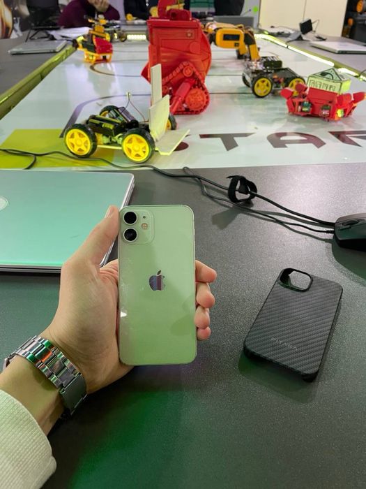 Iphone 12 mini idyal  128gb srochna