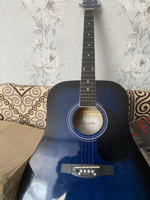 Гитара акустическая