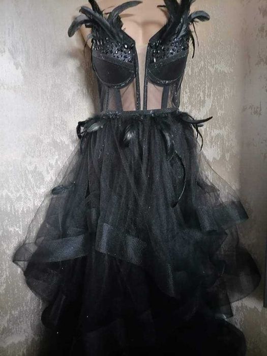 Бутикова бална рокля с пера Л /ХЛ размер