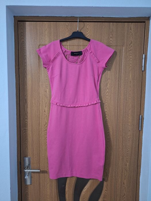 Rochie Reserved, mărimea S, culoarea roz, spatele cu dantelă