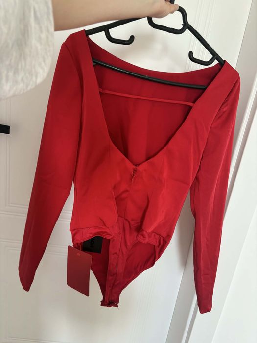 Vând Set satin Luxe: Body & Fustă Bubble (Nou cu Etichetă)