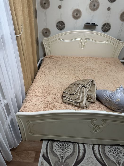 Кровать с матрасом