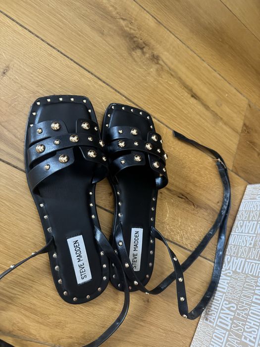 Кожени сандали на Steve Madden