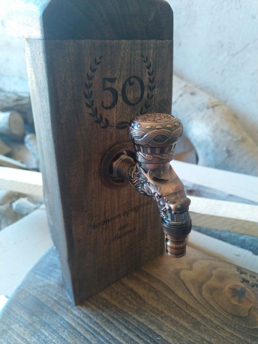 Дъска за мезета диспенсър за алкохол