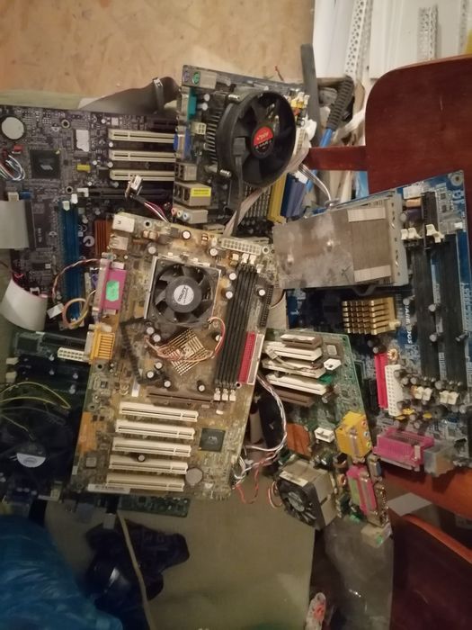 Componente PC: placi de baza, audio, video, internet, telefon, diverse