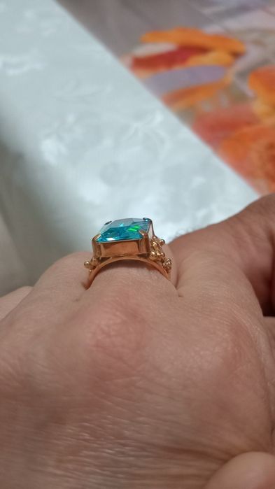 Продам золотое кольцо.