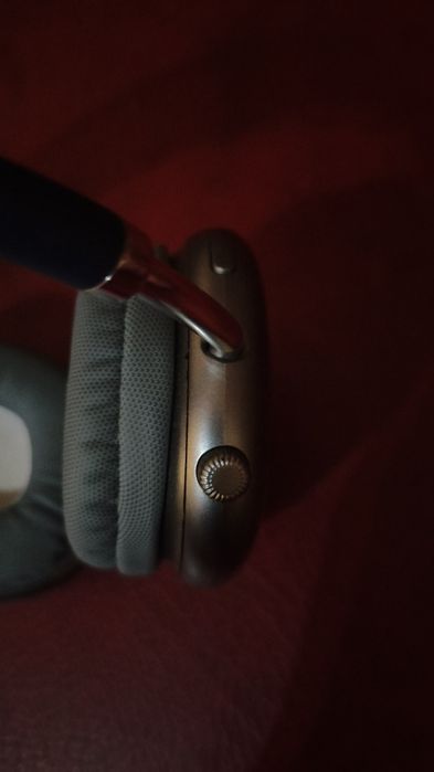 Airpods max. (Apple)