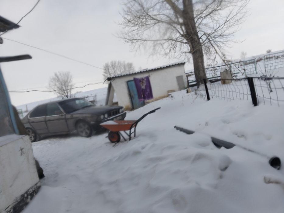 Продам машину БМВ е34 520