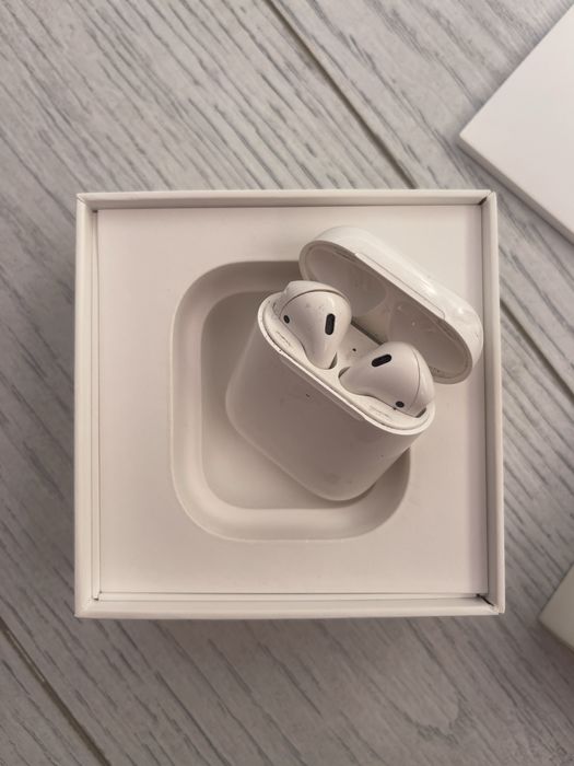 Продам наушники AirPods