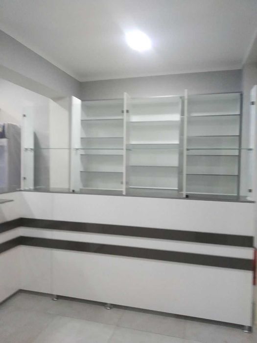 СРОЧНО ПРОДАЕТСЯ недорого мебель для аптеки