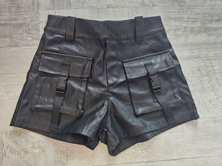 Кожени  къси панталонки