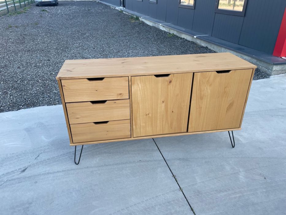 Comodă din lemn masiv cu picioare metalice – Design industrial modern