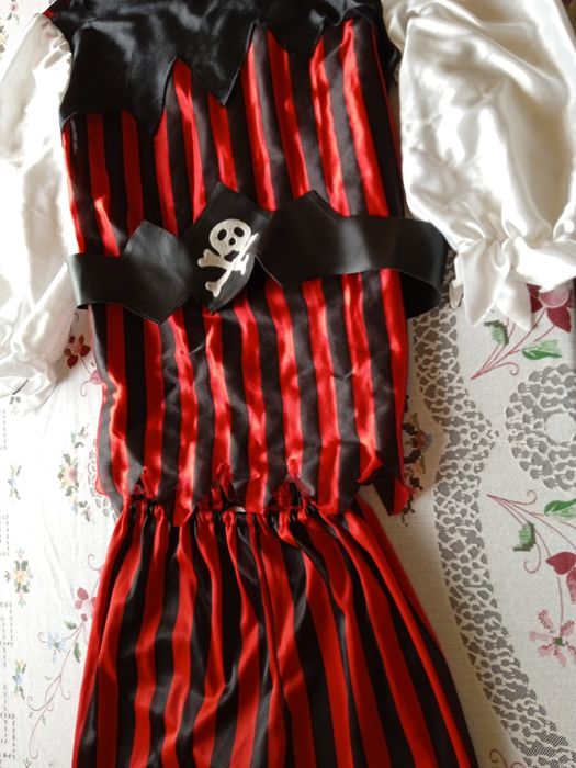 Costum carnaval serbare , pirat