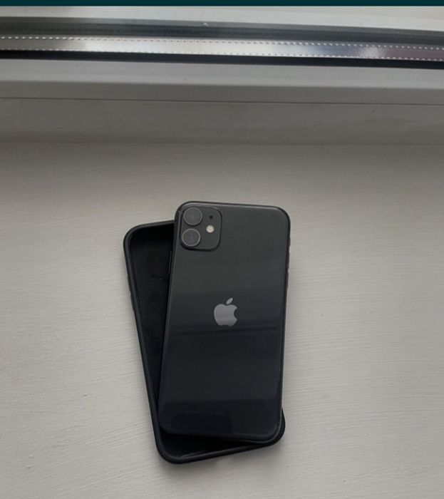IPhone 11.  Акб 74% .    64Гб