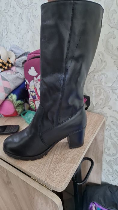 Продам женский сапоги